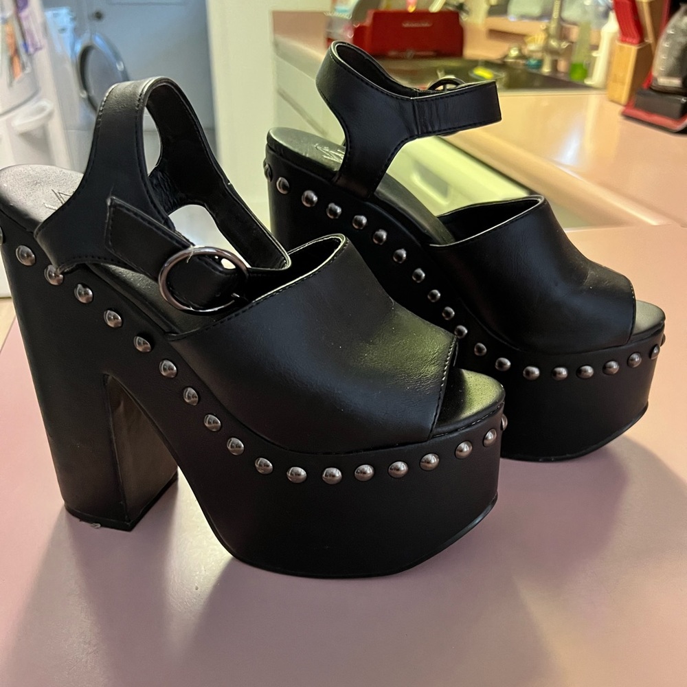 YRU studded platform - Picture 2 of 4